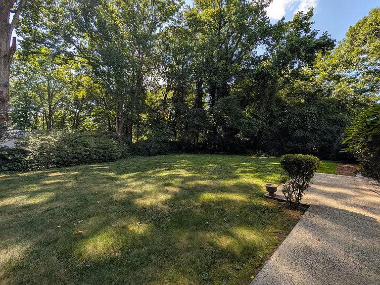 103 Abingdon Cir — Photo 35