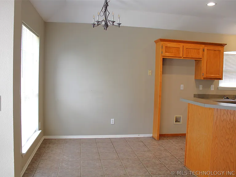 12007 S Cedar Ave — Photo 5