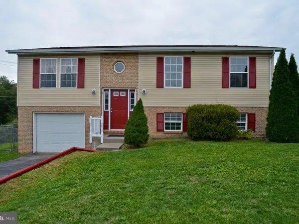 78 Academy Dr, Martinsburg, WV 25404