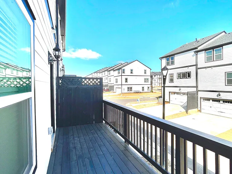 439 Lincoln St — Photo 9