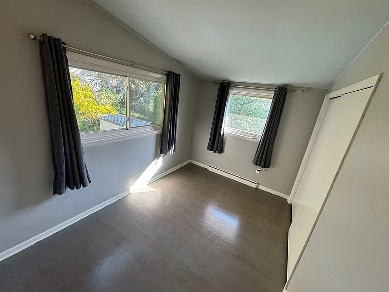 112 Longacre Ave — Photo 15