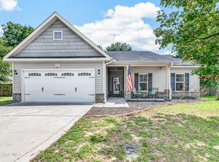 413 Peppermint Dr, Hubert, NC 28539
