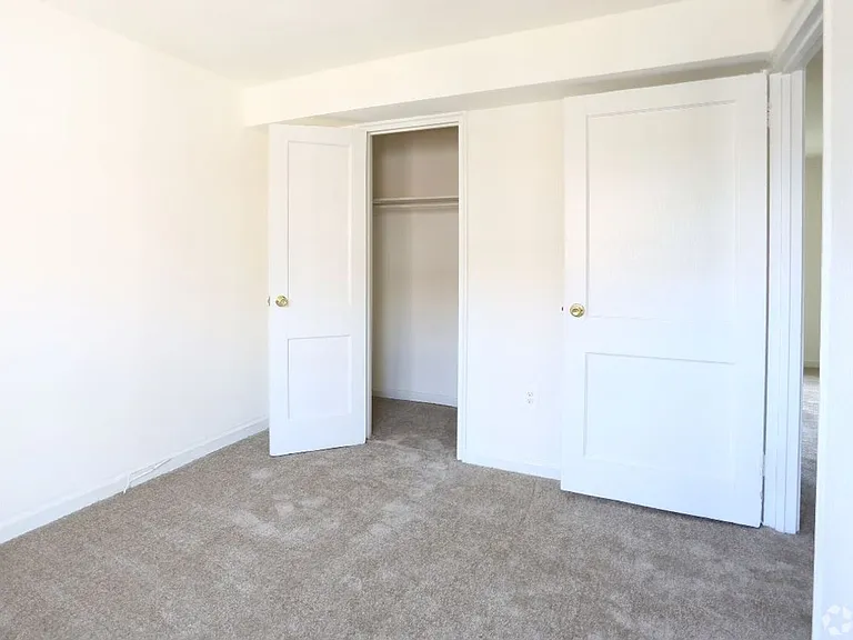 Penzel Manor Apartments — Photo 20