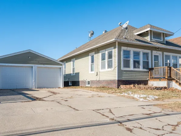 213 E 4th St S, Newton, IA 50208