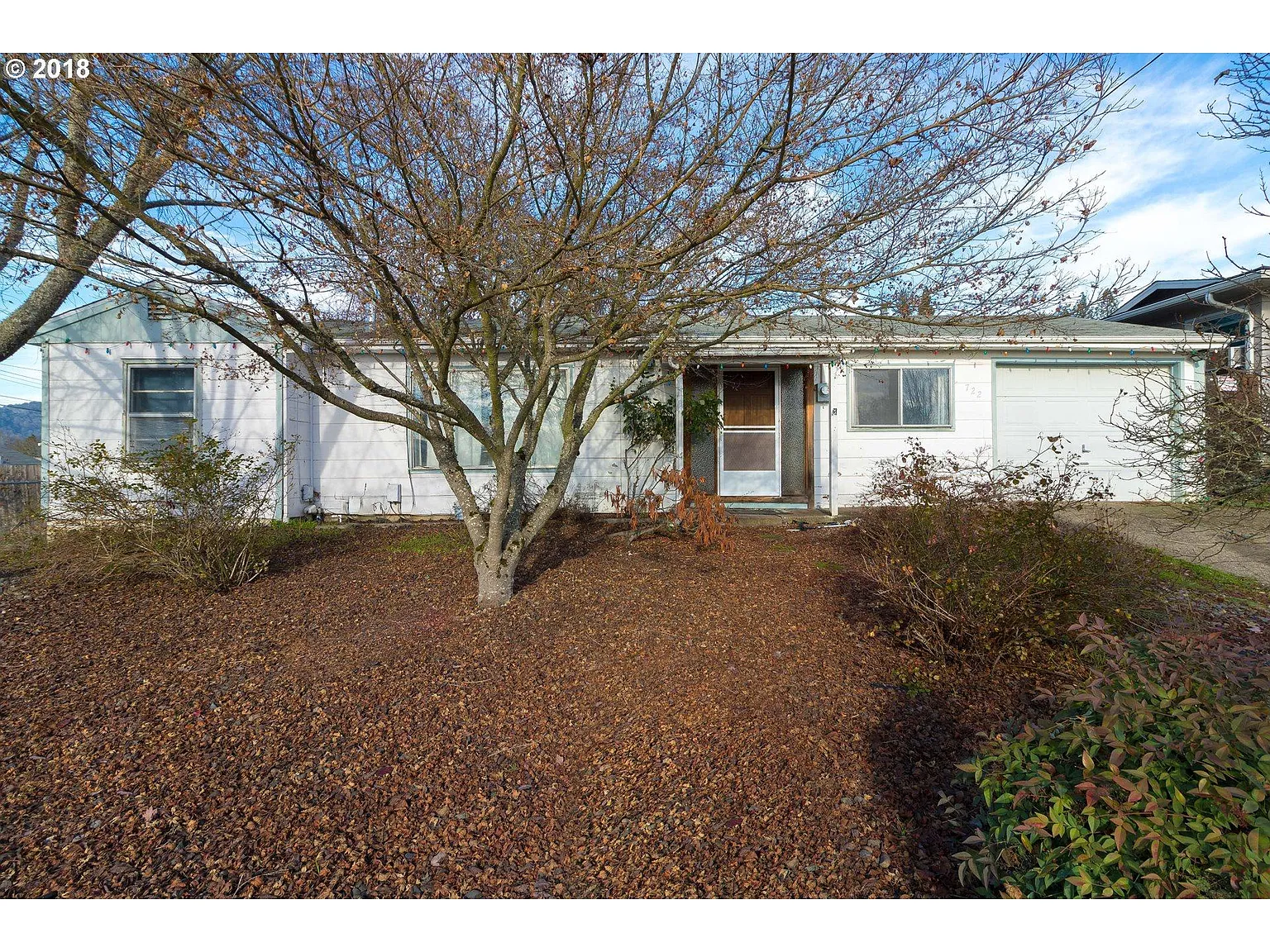 722 NE Meadow Ave photo 1