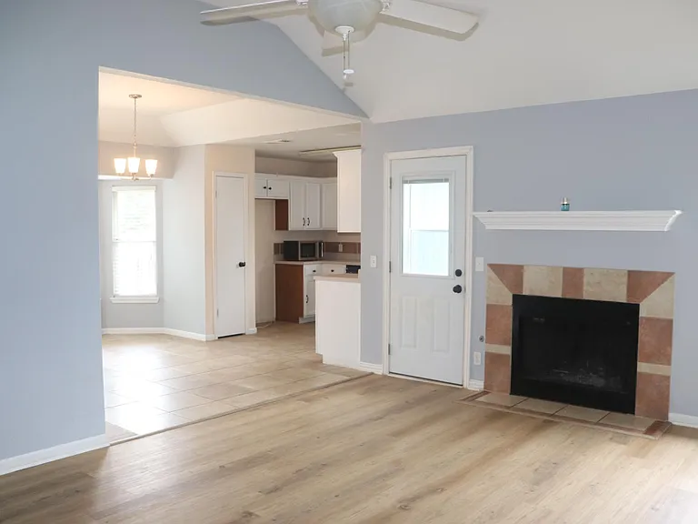 504 Deercreek Ln — Photo 5