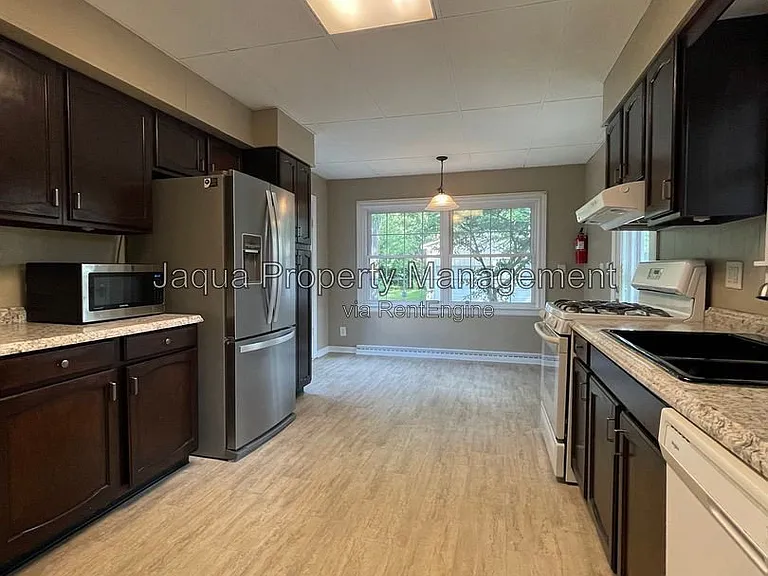 1425 Lakeway Ave — Photo 8