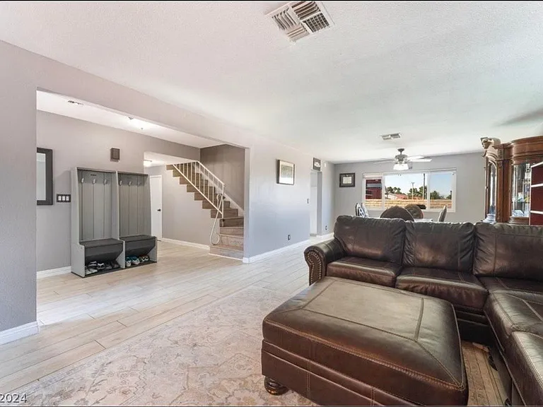 580 Chelsea Dr — Photo 17
