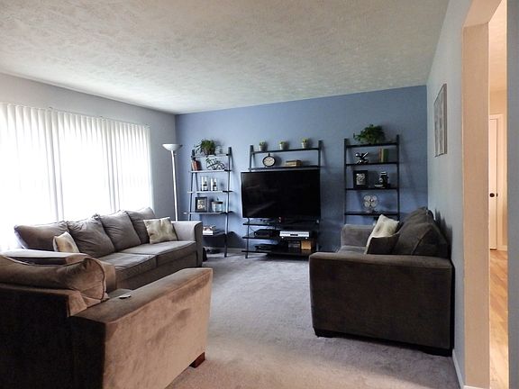 2nd image of 404 Cordes Dr