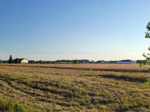 615 Apple Ridge Rd, Menoken, ND 58558