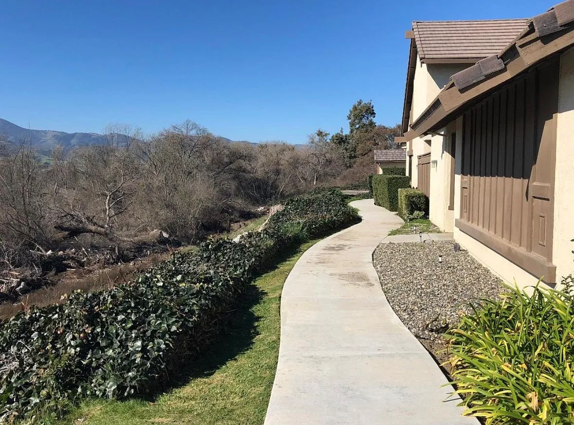 2 bed, 974 sqft, $2,500 — Photo 1