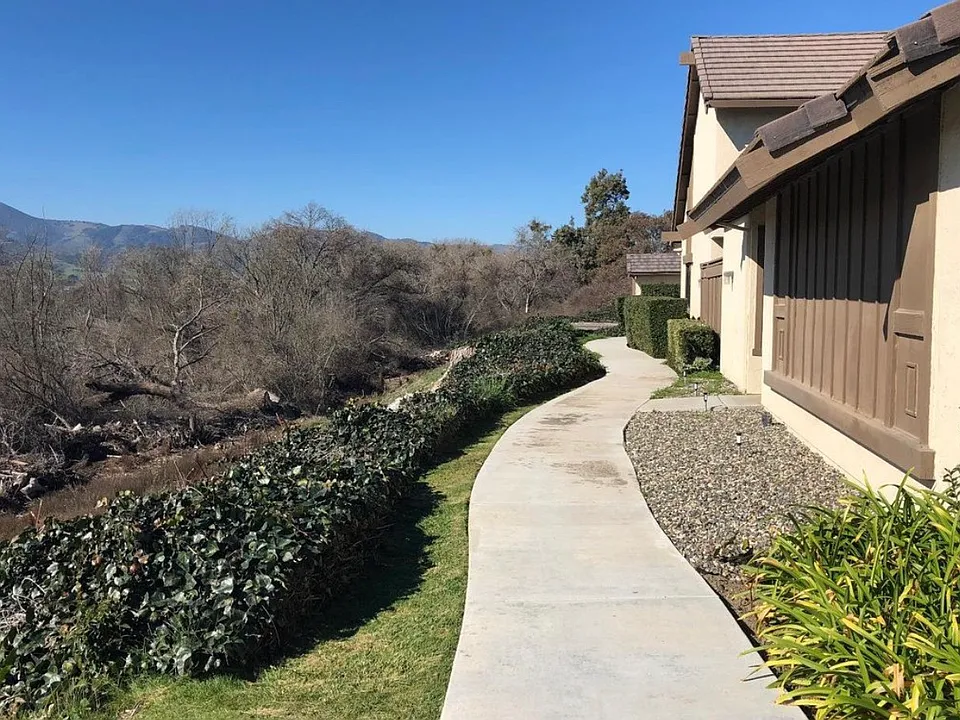 70 River Dr