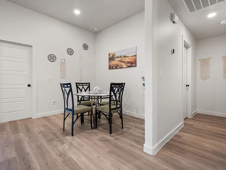 2509 Kenwood Ave — Photo 18