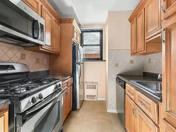 1874 Pelham Pkwy #2H, Bronx, NY 10461