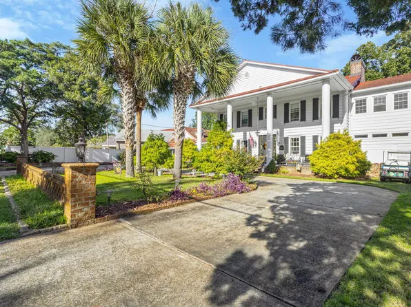 402 Calhoun Rd., Myrtle Beach, SC 29572