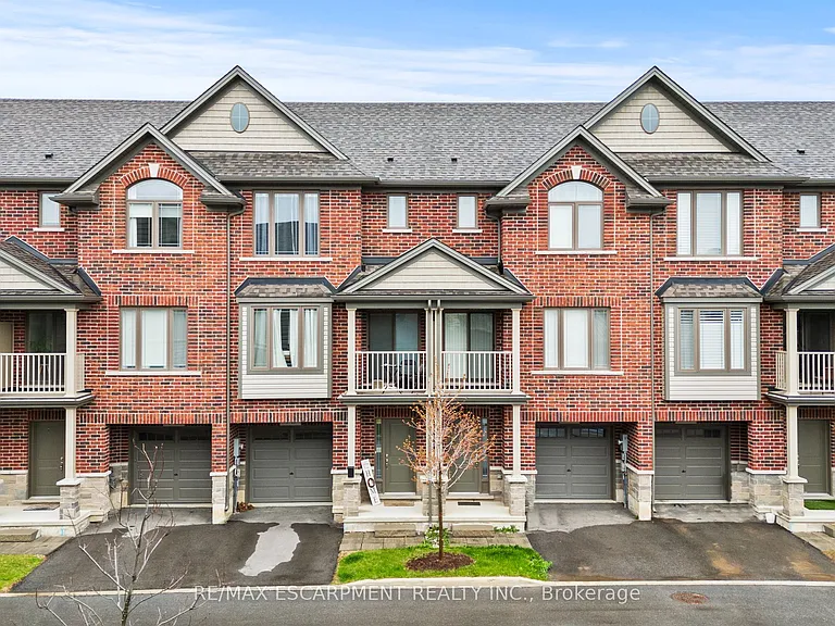 19 Picardy Dr #4 — Photo 1
