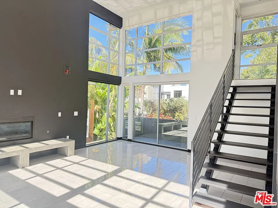 807 Huntley Dr
