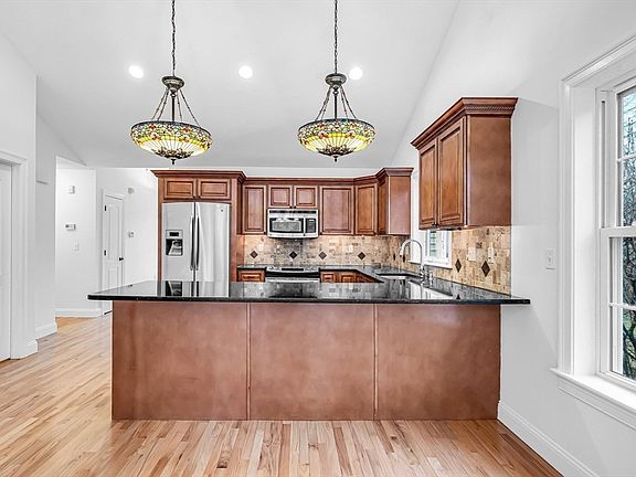 5th image of 48 Beech Hill Rd #48
