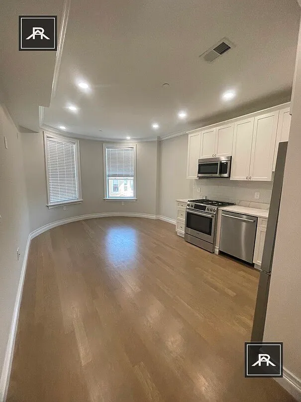 2 bed, 1.0 bath, 756 sqft, $3,400 — Photo 3