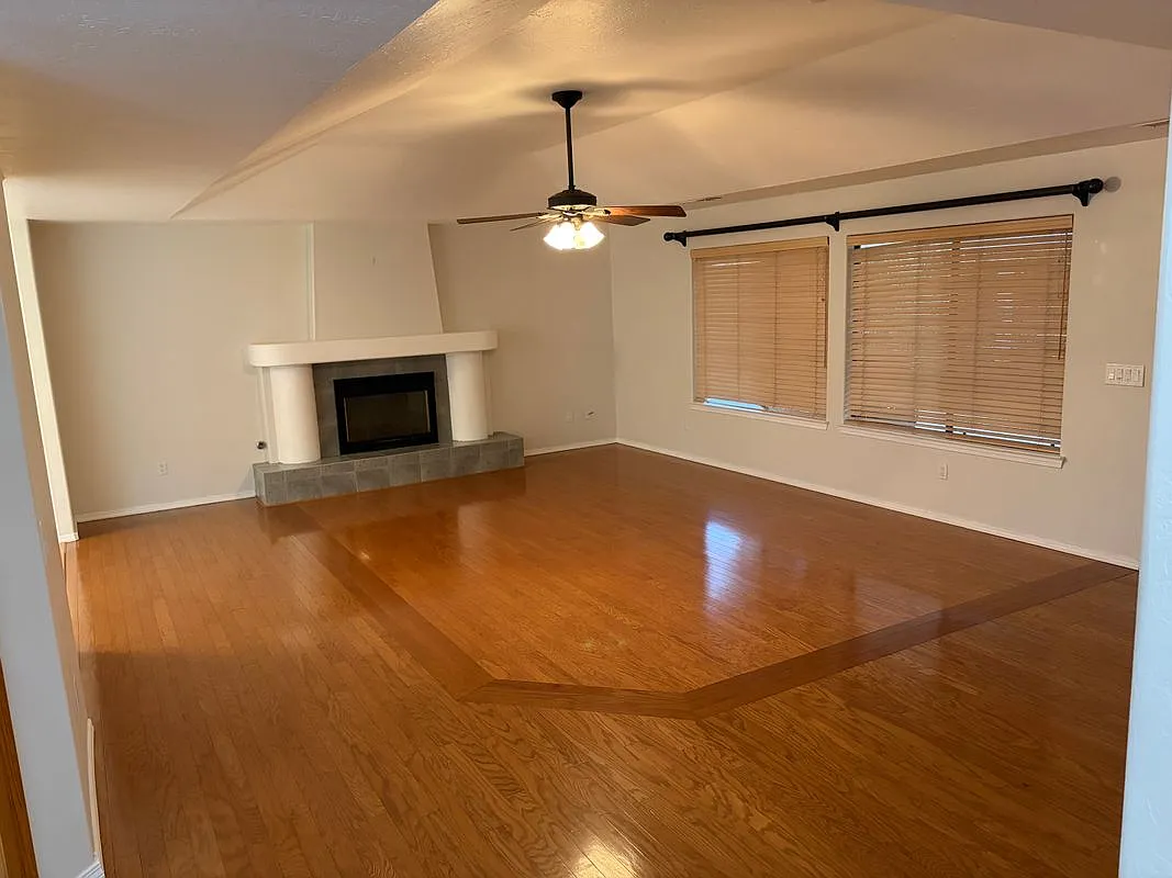 3 bed, 2.0 bath, 1993 sqft, $2,850 — Photo 4