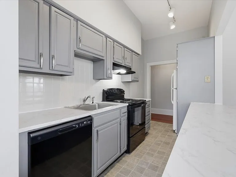 825 Delaware Ave — Photo 10