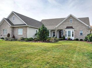 205 Augusta Way, North Prairie, WI 53153