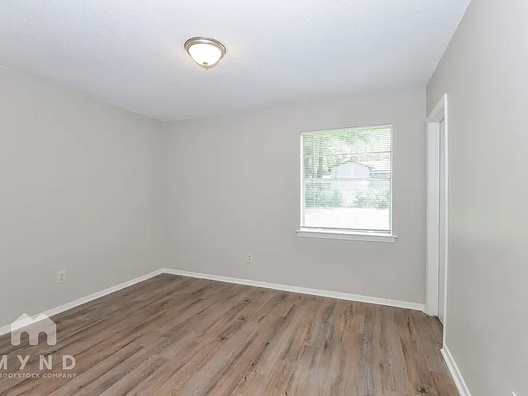 6875 Embassy Cir — Photo 15