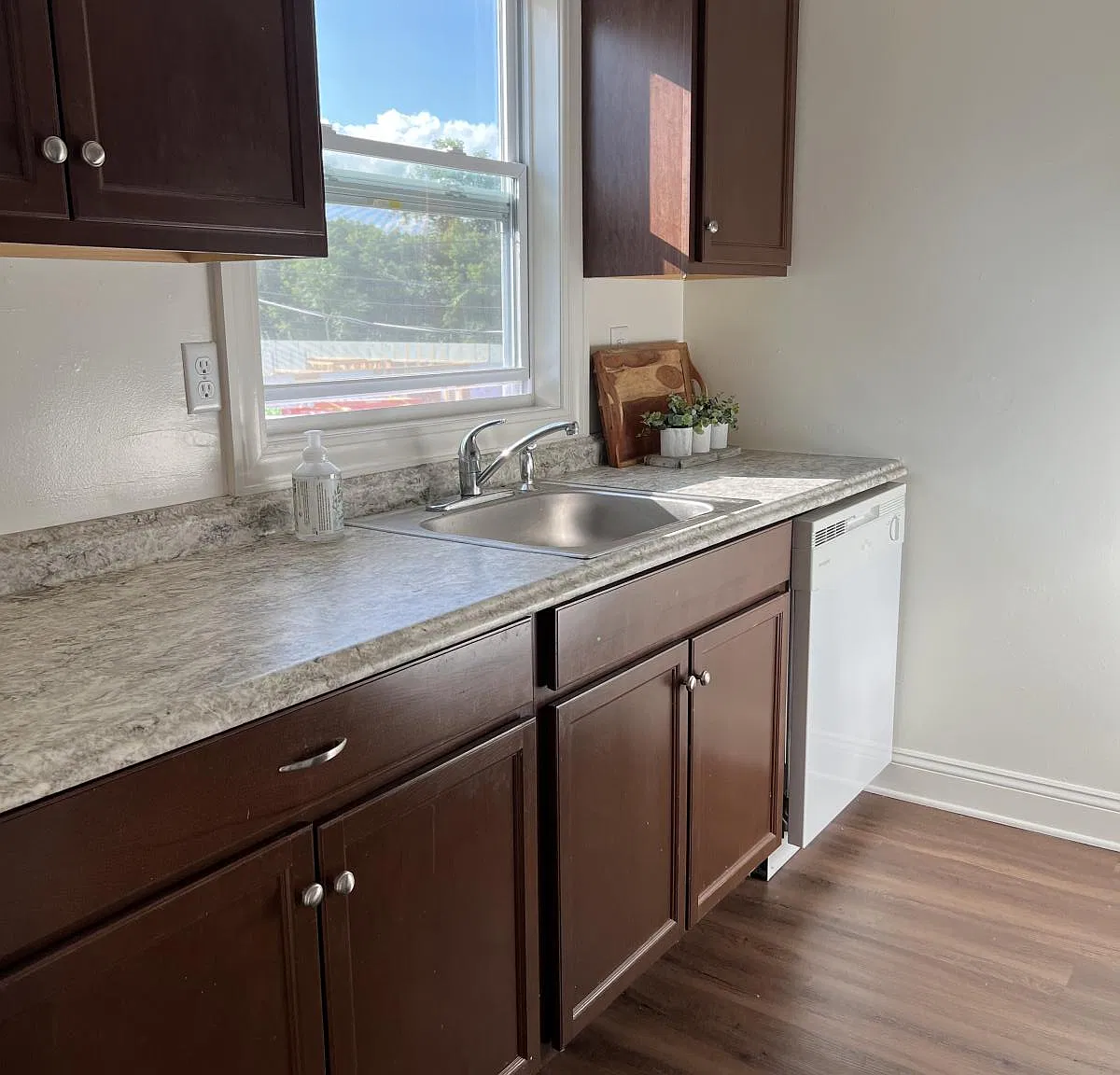 2 bed, 1000 sqft, $1,495 — Photo 2