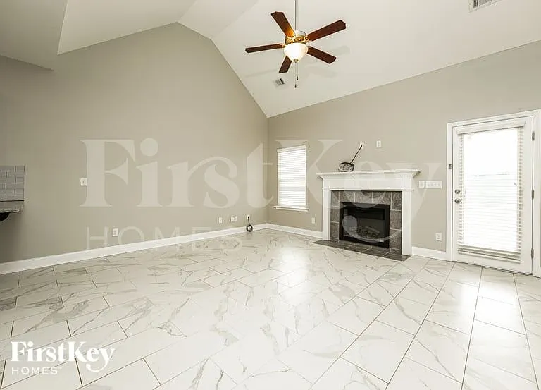 100 Orchard Ln — Photo 2