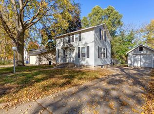 218 10th St NW, Faribault, MN 55021