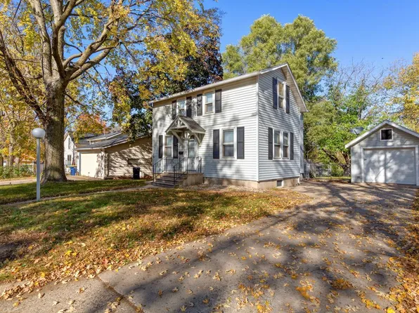 218 10th St NW, Faribault, MN 55021