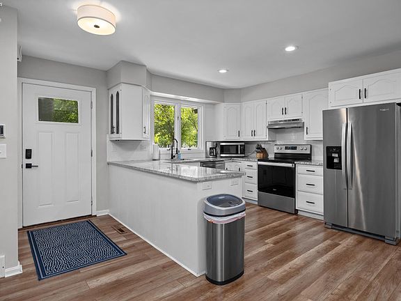 5th image of 3905 Hilltop Dr