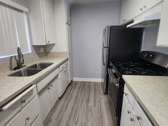 4th image of 121-123 S Catalina St #211