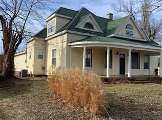 26784 Downs Dr, Gravois Mills, MO 65037