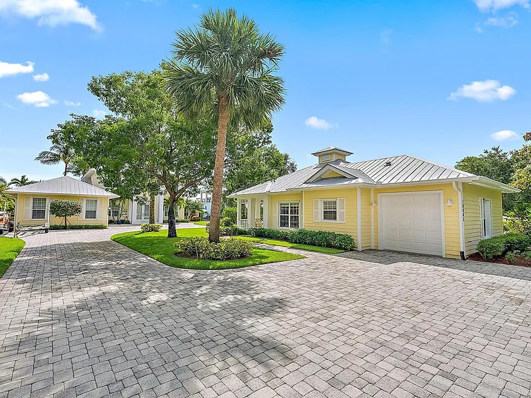 19043 SE Jupiter River Dr #COTTAGE — Photo 2