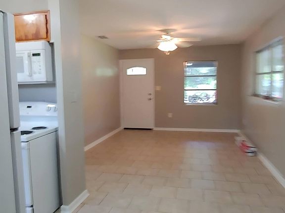 3rd image of 505 Poinsettia Ave