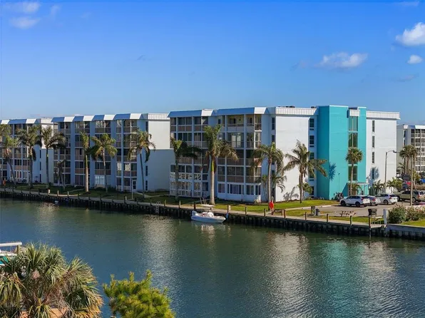 4900 38th Way S APT 304, Saint Petersburg, FL 33711