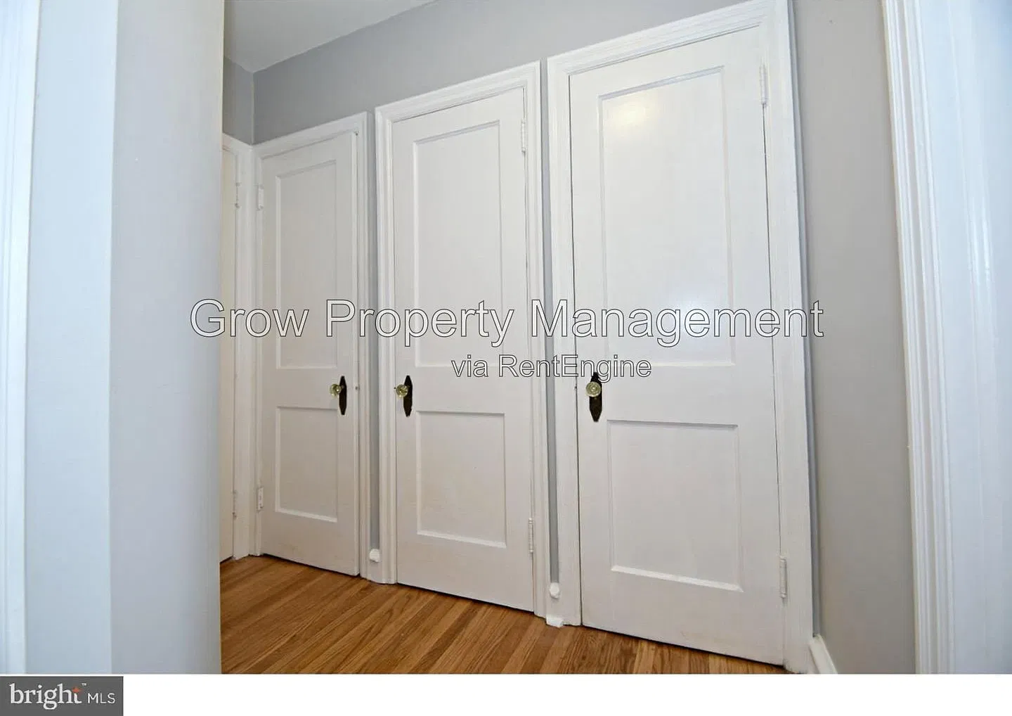 3 bed, 1.5 bath, 1080 sqft, $2,037 — Photo 2