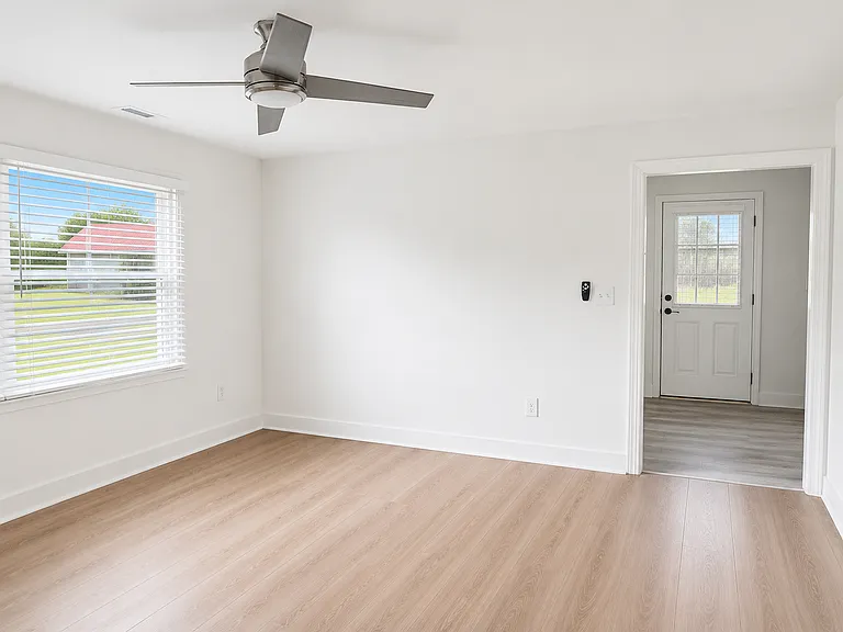 139 W Semple Rd — Photo 6