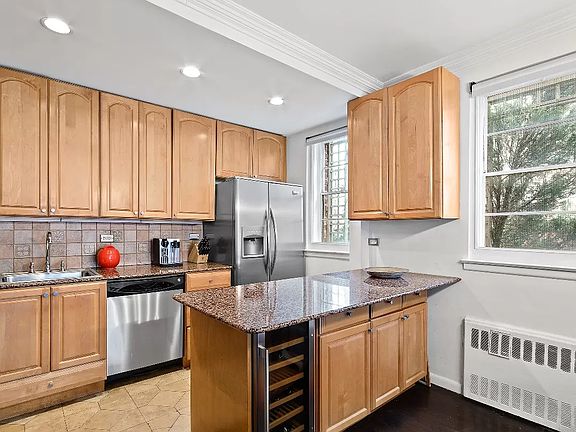 3rd image of 64 E 94th St APT 6C