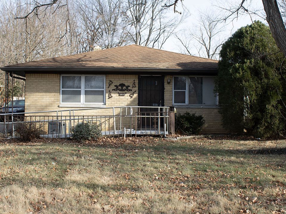 1st image of 3937 N Irvington Ave