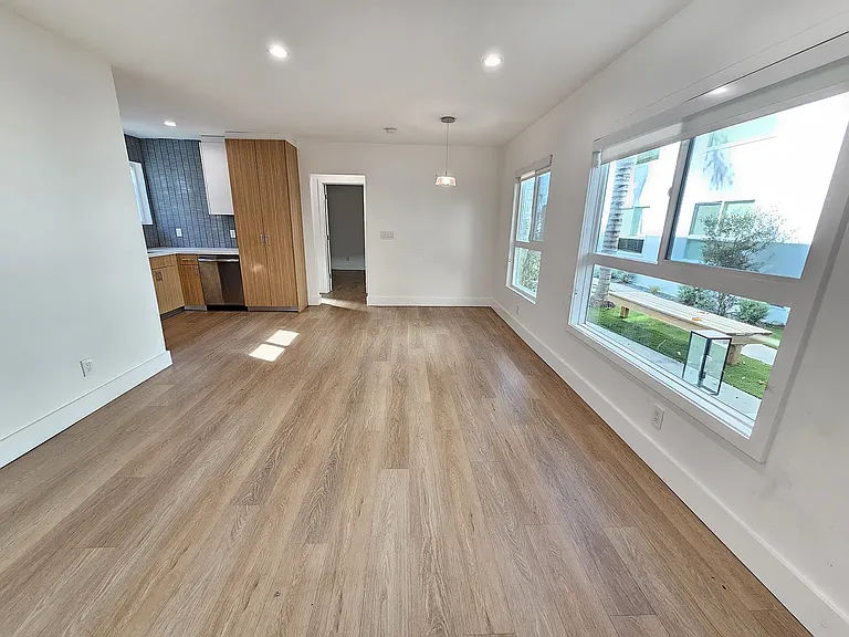 1747 N Kingsley Dr #10 — Photo 5