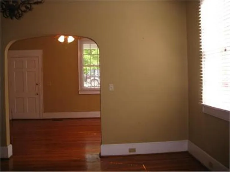 2210 College St — Photo 4