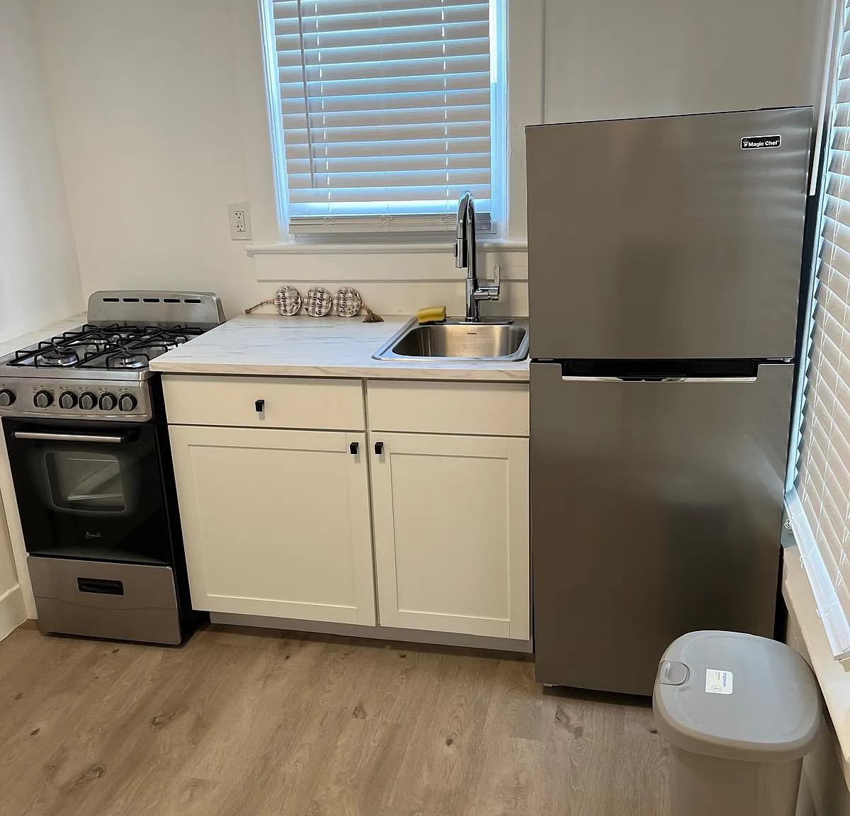 Studio, 300 sqft, $1,295 — Photo 4