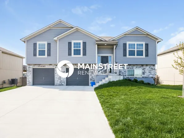 1413 N 10th St E, Louisburg, KS 66053