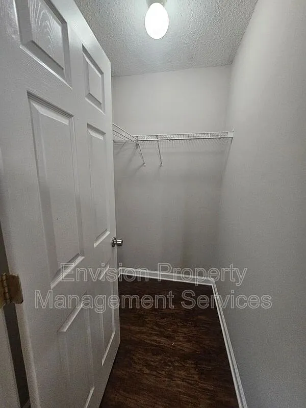 3 bed, 2.0 bath, 1066 sqft, $1,645 — Photo 4