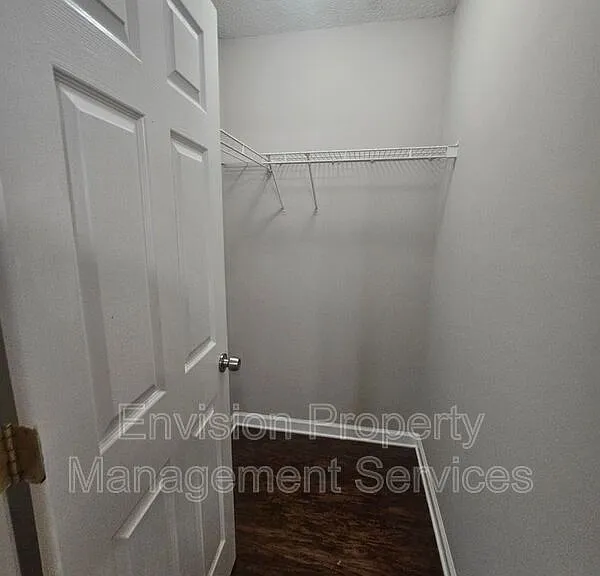 1393 N Hampton Dr — Photo 4