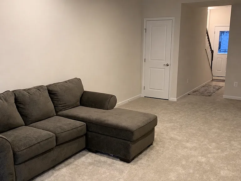 654 Ravenwood Dr — Photo 5