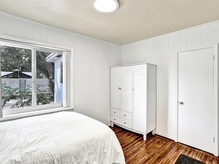 2420 SW 16th St — Photo 20