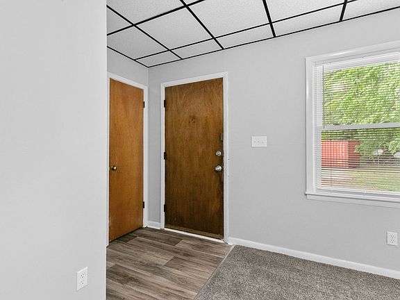 3rd image of 210-23 Colonial Dr